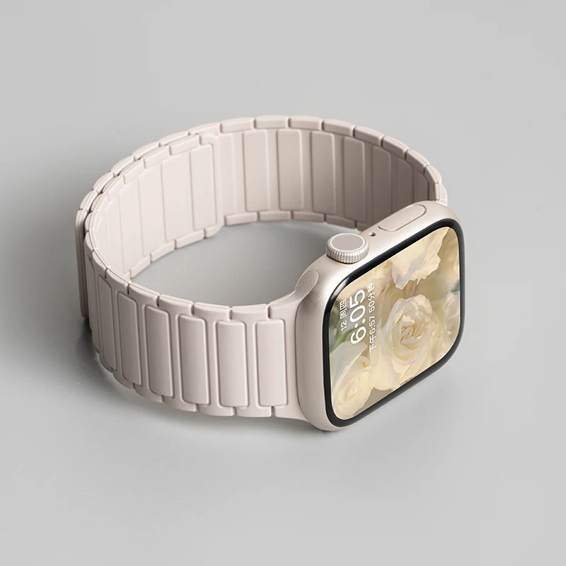 磁気シリコンストラップ Apple Watch バンド 45 - Milanese Loop Magnetic のレビューと価格